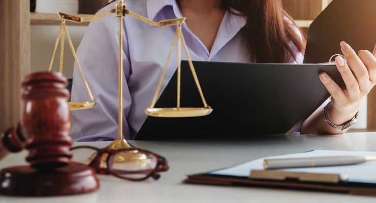 Benefits of Becoming a Paralegal